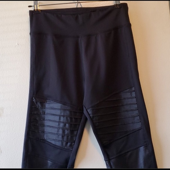 Black Faux leather detail Leggings - Picture 3 of 3